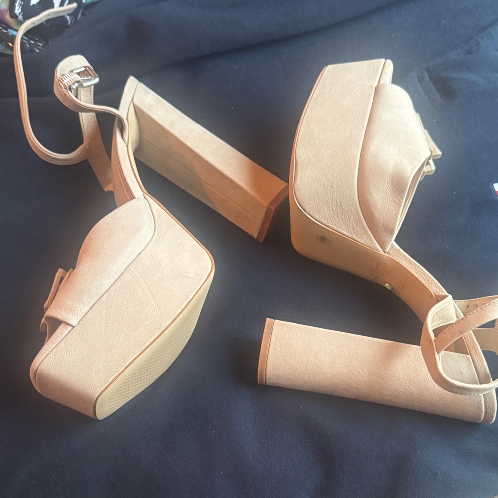 Gianni Bini Tan Platform Heels